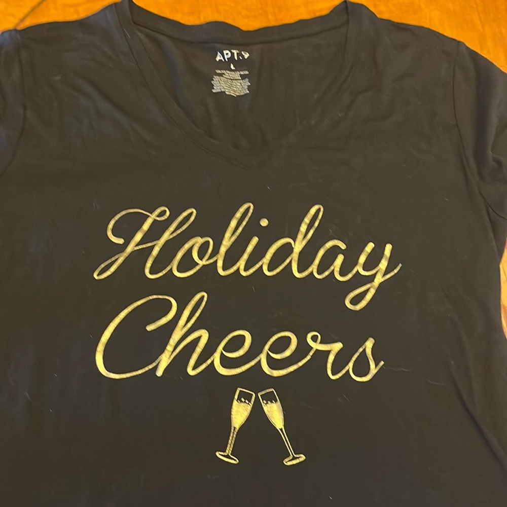 FREE WITH $20 purchase Apt9 Holiday Cheers top